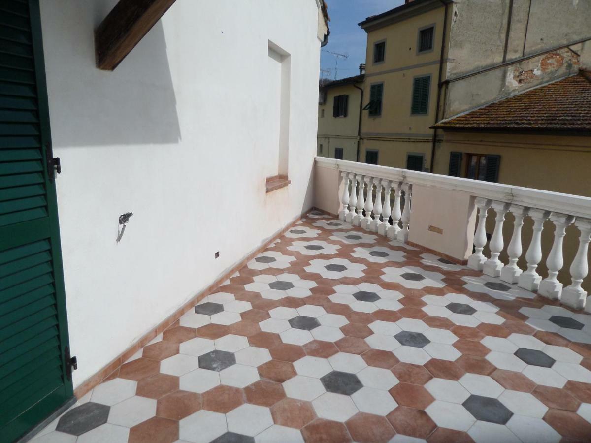 La Terrazza Apartment Palaia Luaran gambar